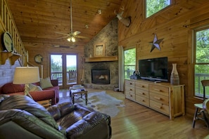 Cabin | Living room | Flat-screen TV, DVD player