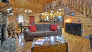 Living room - Alley's Hideaway (Morganton)