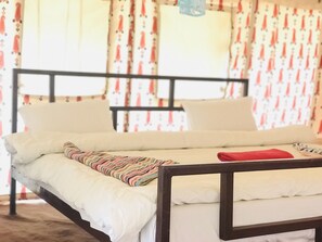 Tente de base | Lit avec matelas à plateau-coussin, literie fournie