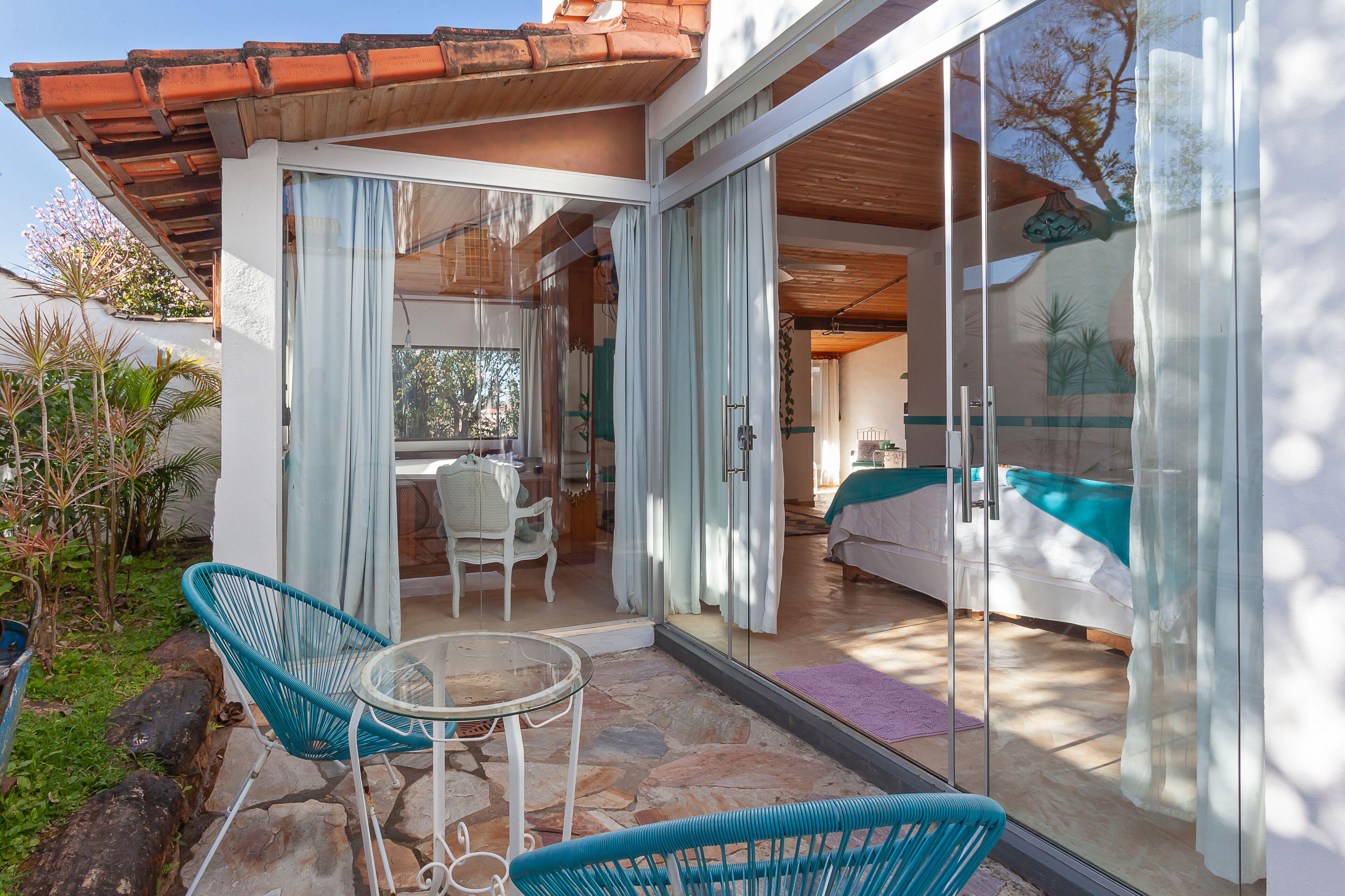 Loft Caribe | Roupas de cama premium, camas com colchões pillow-top, frigobar