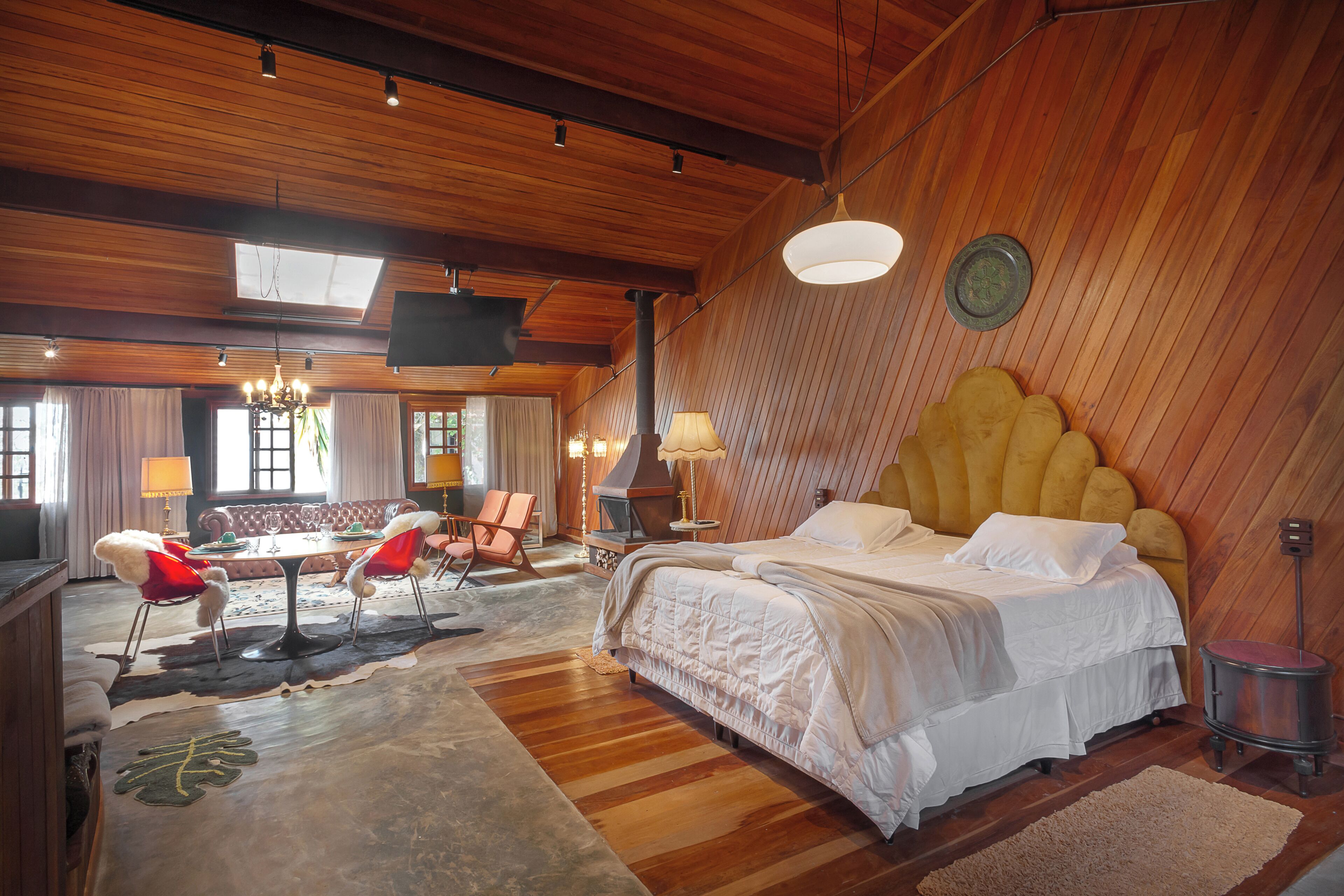 Loft London | Premium bedding, pillowtop beds, minibar, individually decorated