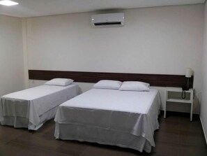 笔记本电脑工作区、遮光窗帘、熨斗/熨板、免费 WiFi