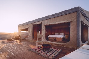 Luxury Family Tent | Tallelokero huoneessa, pääsy pyörätuolilla