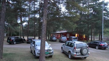 Ubetjent parkering (inkludert) og betjent parkering inkludert