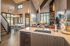 Private kitchen - Big Sky - Alpenglow 32D (Big Sky)
