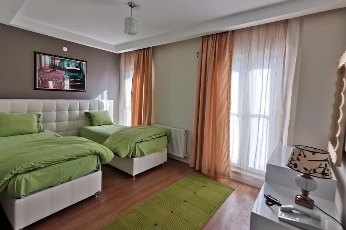 Dreibettzimmer | Minibar, kostenloses WLAN, Bettwäsche