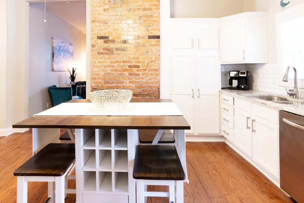 Kylskåp, mikrovågsugn, ugn och spishäll