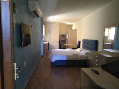 Two bedroom apartment very close city center and market and garden &beach