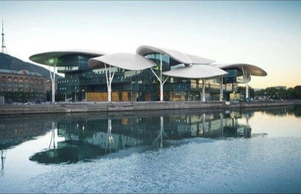 المنشأة من الخارج