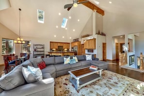 TV, fireplace, foosball - Sugar Pine Lodge: Hot Tub, Large Yard, Games (South Lake Tahoe)