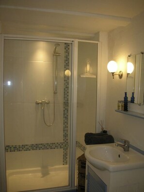 Shower, hair dryer, towels, soap