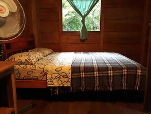 Kabin Comfort, 2 Tempat Tidur Double, kamar mandi pribadi | Seprai premium, meja kerja, ruang kerja ramah laptop, dan seprai linen