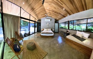 1 slaapkamer, een kluis op de kamer, een strijkplank/strijkijzer