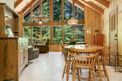 UUSI LUETTELO! Suuri mökki w / biljardipöytä ja ruokailutila ulkona - lähellä Yakima-jokea!