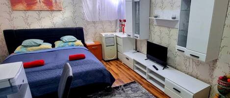 1 室のベッドルーム、デスク、アイロン / アイロン台、WiFi