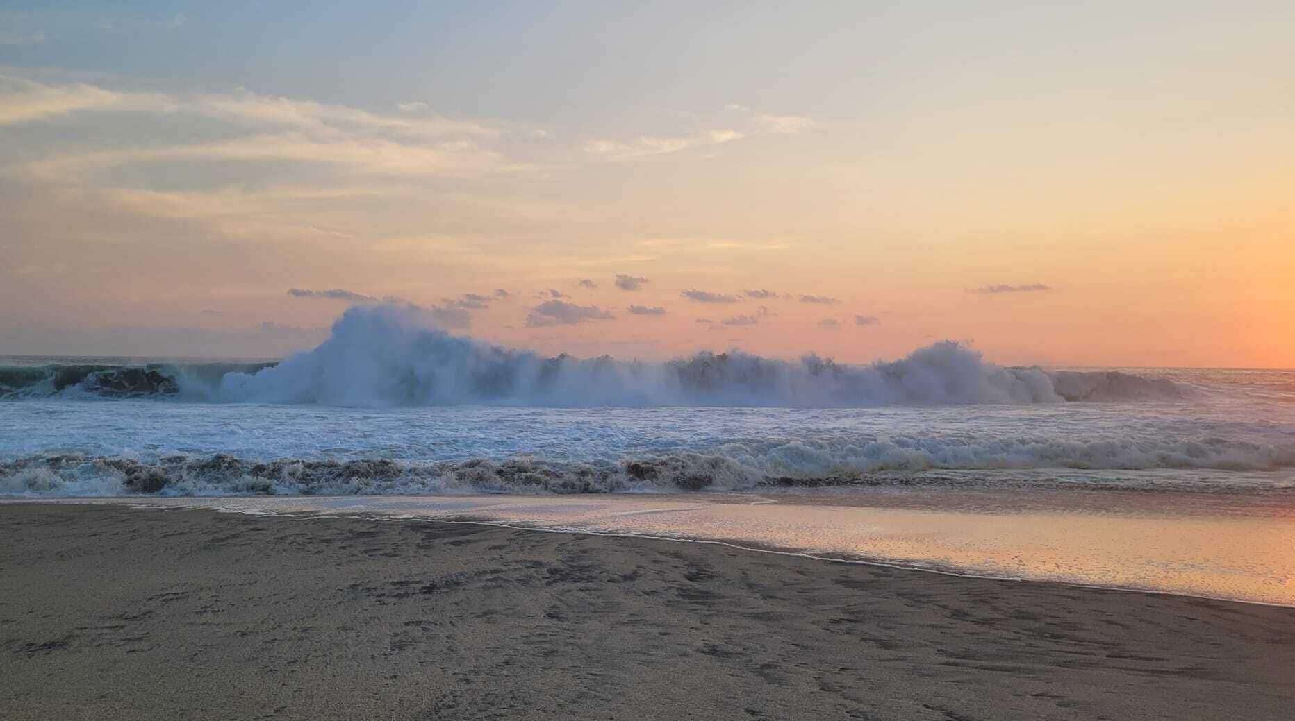 Una spiaggia nelle vicinanze, sabbia bianca, 10 bar sulla spiaggia
