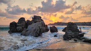 Beach nearby, white sand, 10 beach bars
