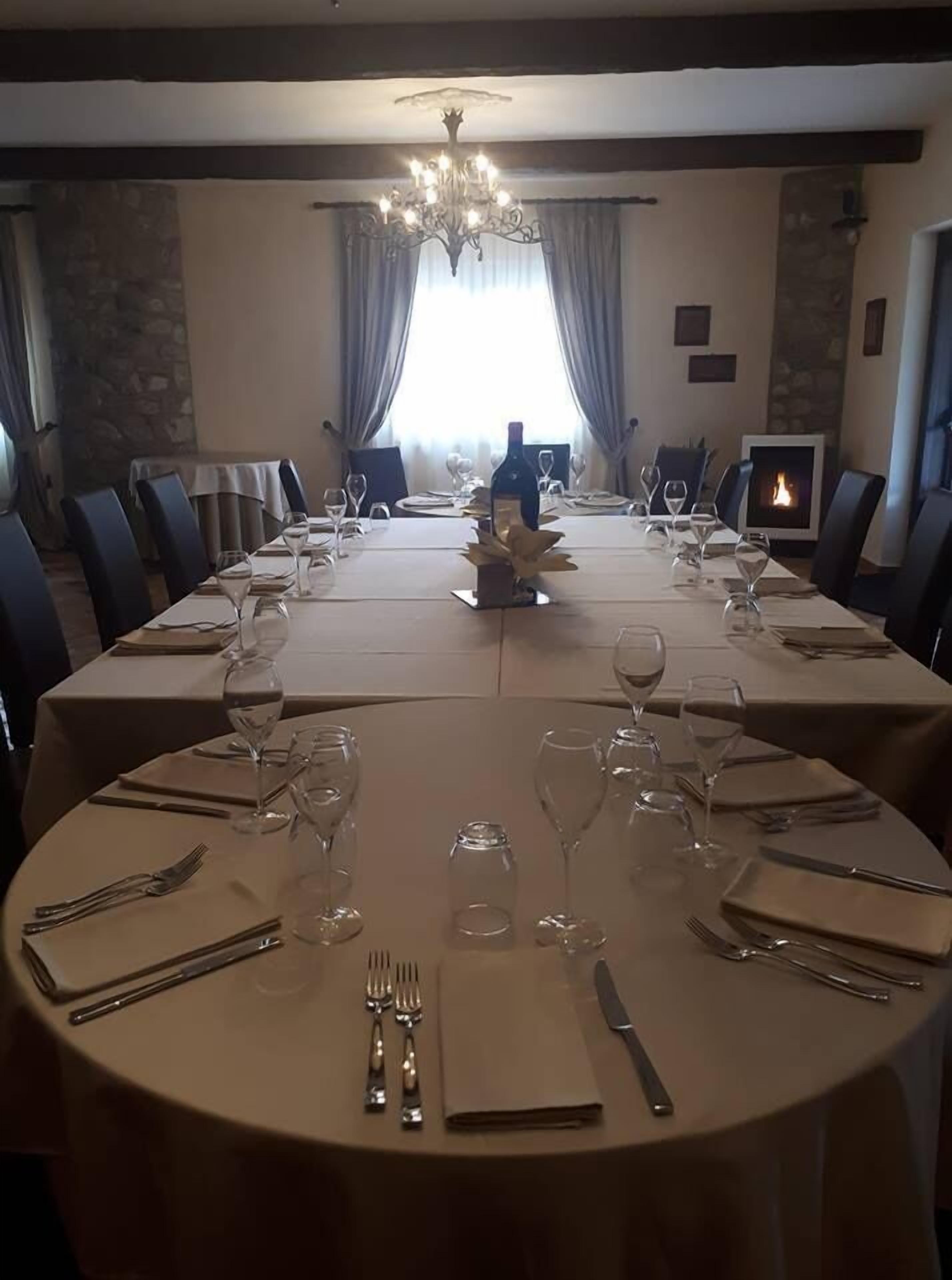 Aperto a pranzo e cena, cucina locale