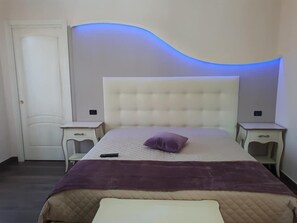 Comfort-Dreibettzimmer, Terrasse (Tondina) | Minibar, Zimmersafe, Schreibtisch, Verdunkelungsvorhänge