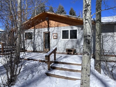 Rare Find! Cozy cottage tucked away, private setting next to creek near downtown