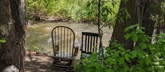 Chaleureux chalet privé au bord de la crique près de MSU, du centre-ville de Bozeman et du campus de l'hôpital