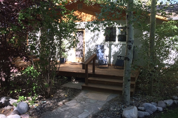 Front entrance to creekside cottage