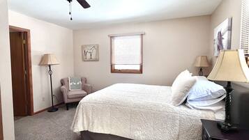 2 bedrooms, iron/ironing board, free WiFi, bed sheets