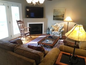 Smart TV, fireplace, DVD player, table football
