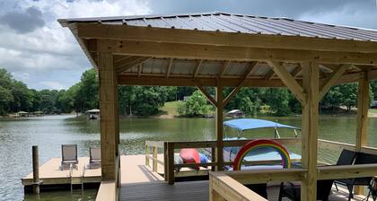 Waterfront House on Quiet Cove with kayaks, canoe, paddleboard, game room & more