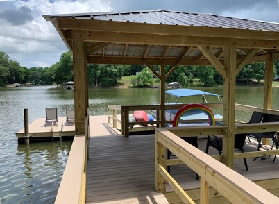 Waterfront House on Quiet Cove with kayaks, canoe, paddleboard, game room & more