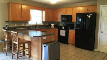 Frigorífic, microones, forn i placa de cuina