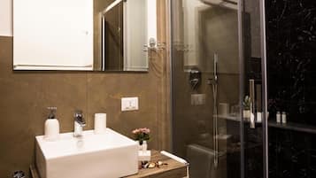 Deluxe Room | Bathroom