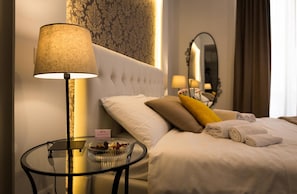 Luxury Room (king) | 1 bedroom, minibar, in-room safe, desk - B&B Depretis19 (Naples)
