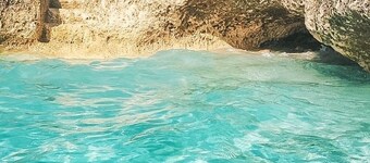 Spectacular Ocean Front Villa - upea 5 makuuhuoneen talo uskomattomalla uima-altaalla.