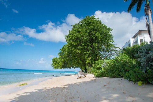 Steps from the Sea with Cook & Plunge Pool - Chanel No. 5