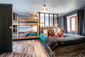 4 slaapkamers, een kluis op de kamer, een strijkplank/strijkijzer