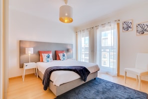 1 habitación, tabla de planchar con plancha, wifi y ropa de cama