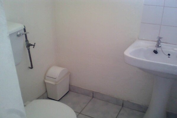 Bathroom - Giraffe Room suitable for two people (Victoria Falls)