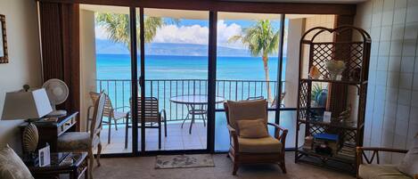 Smart TV, DVD player, books