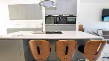 Classic Suite, 3 Bedrooms | In-room dining