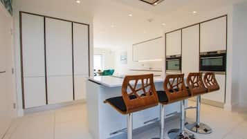 Classic Suite, 3 Bedrooms | In-room dining