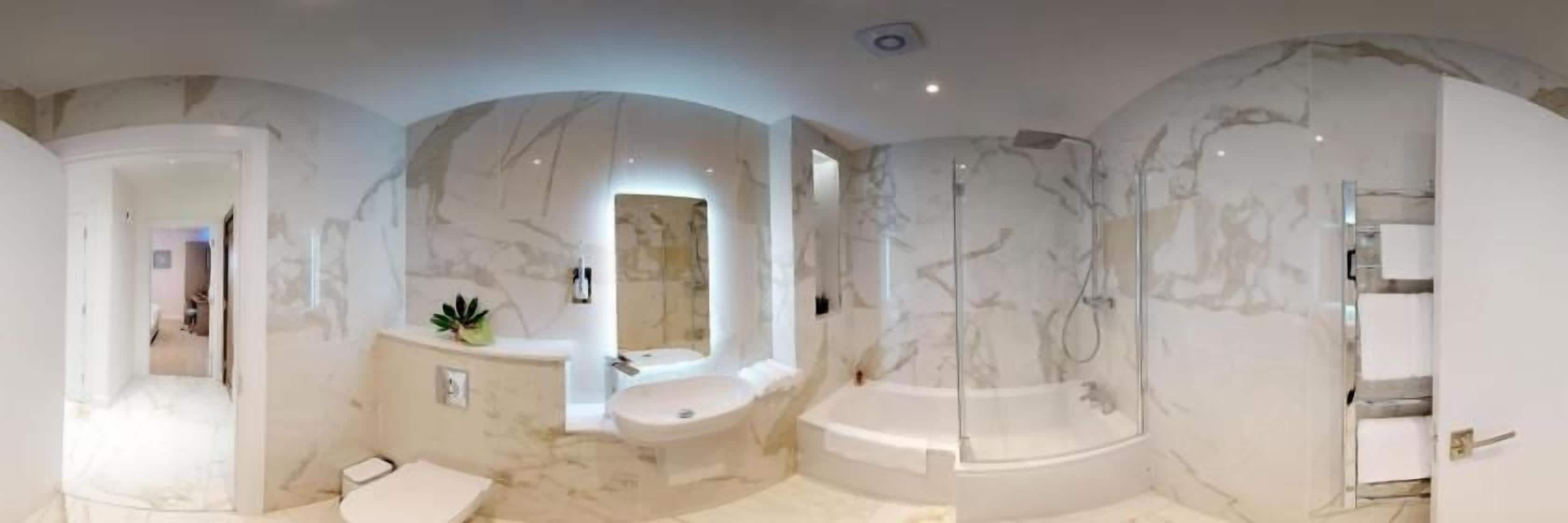 Shower, free toiletries, towels, toilet paper