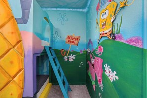 Children’s area - Magical Home Near Disney w/ Ocean & Sci-Fi Themed BRs, Theater, Arcade, & Pool (Kissimmee)