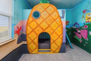 Children’s area - Magical Home Near Disney w/ Ocean & Sci-Fi Themed BRs, Theater, Arcade, & Pool (Kissimmee)