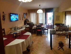 Daily buffet breakfast for a fee - Hotel Kapistec (Skopje)