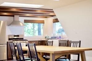 Dining - Alder Lodge - Peaceful Valley Retreat (Cobb)