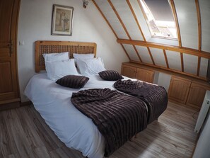 2 bedrooms, soundproofing, iron/ironing board, WiFi