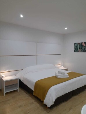 Suite, 1 King Bed, Non Smoking, Garden View | Premium bedding, down comforters, minibar, in-room safe