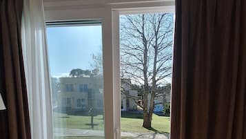 Suite, 1 King Bed, Non Smoking, Garden View