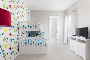 4 bedrooms, iron/ironing board, WiFi, bed sheets
